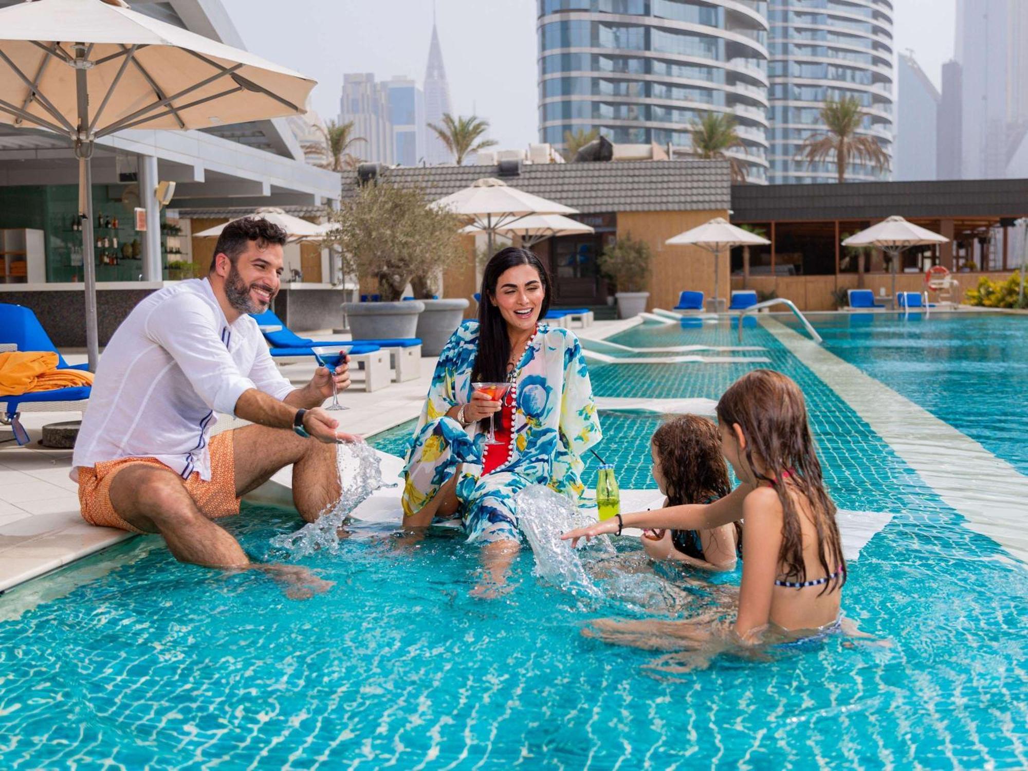 Отель Sofitel Dubai Downtown Экстерьер фото